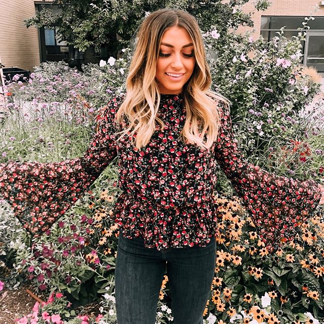virgo fall fashion trends: botanical florals