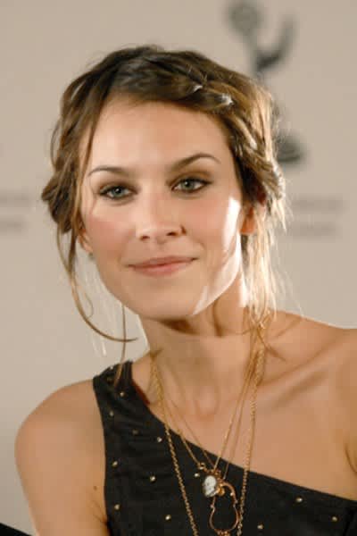 hair with dark roots and light brown hair lighter ends. hair with dark roots and light