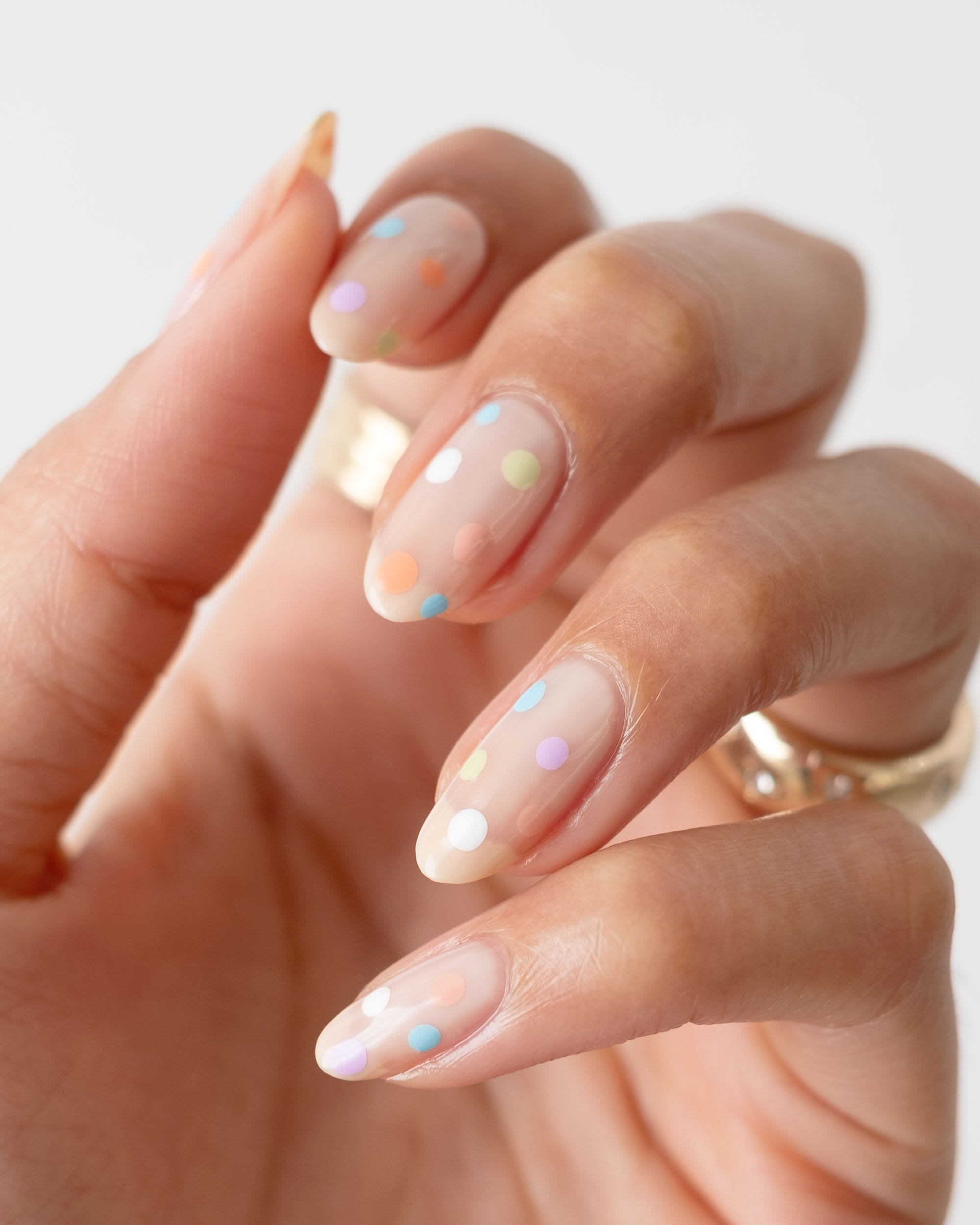 Nails shop with dots