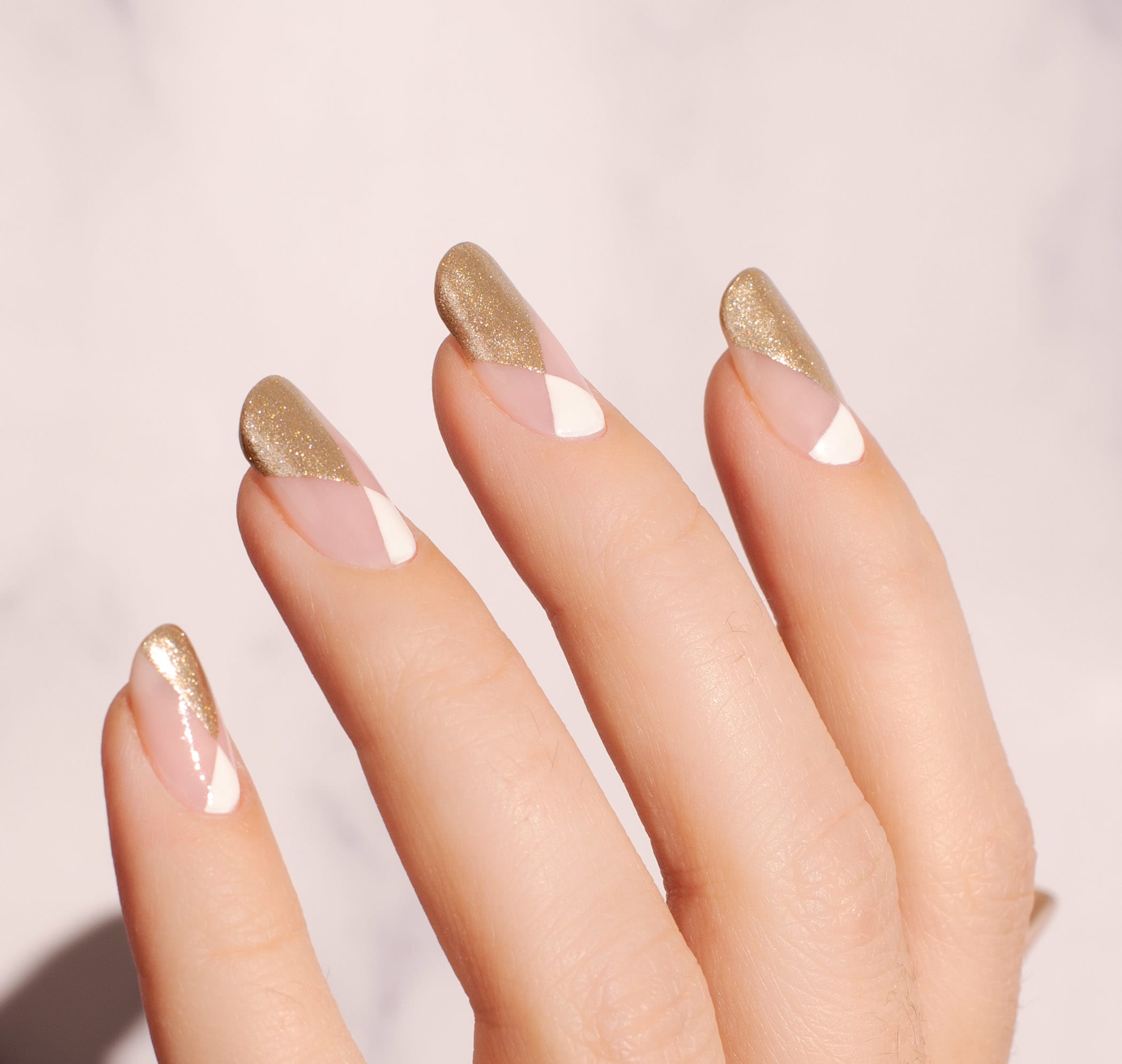 20+ Exquisite White And Gold Nails Designs - The Glossychic