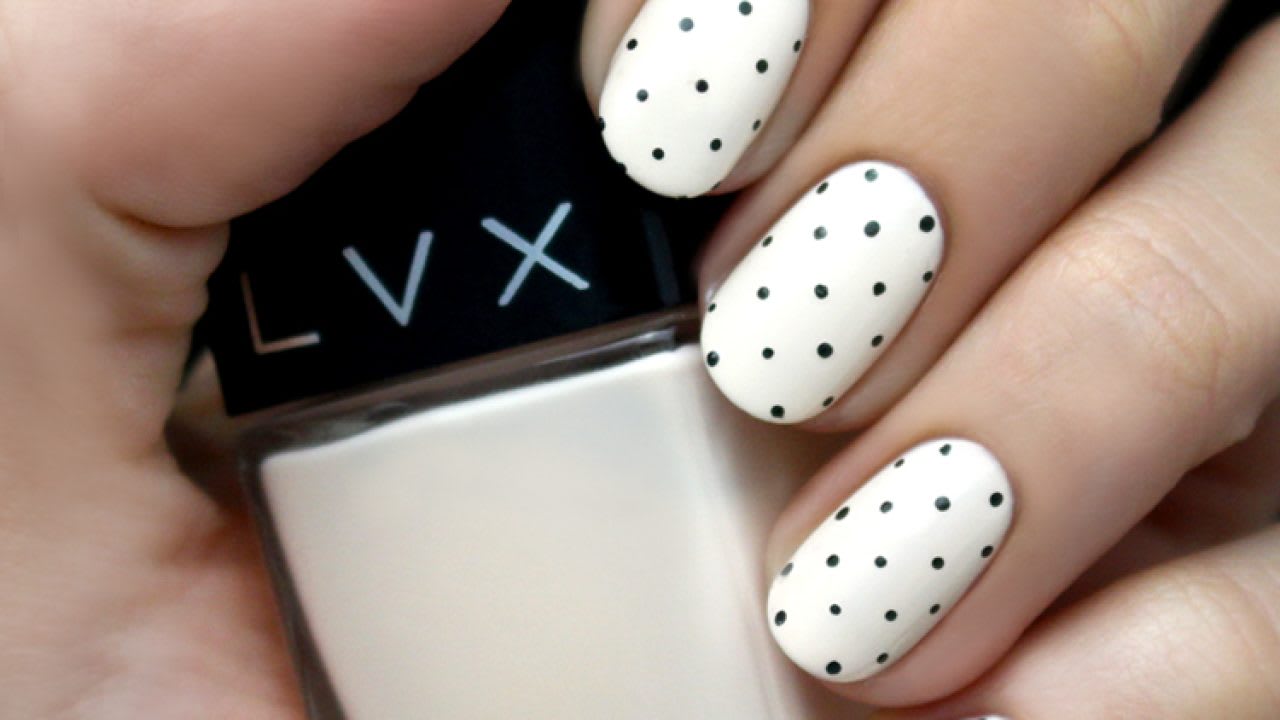 42 Insanely Cute Valentine's Day Nails : Black Heart + Polka Dot Nails