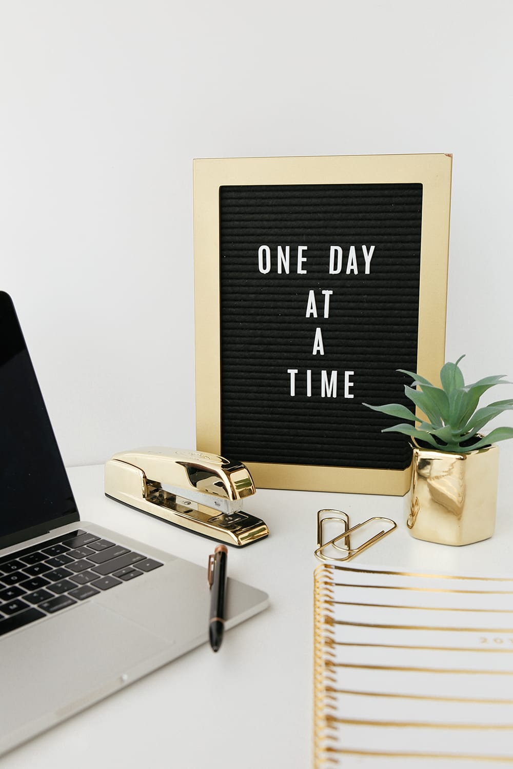 4 Quick and Easy Ways to Make Your Desk More Stylish (and Inspiring