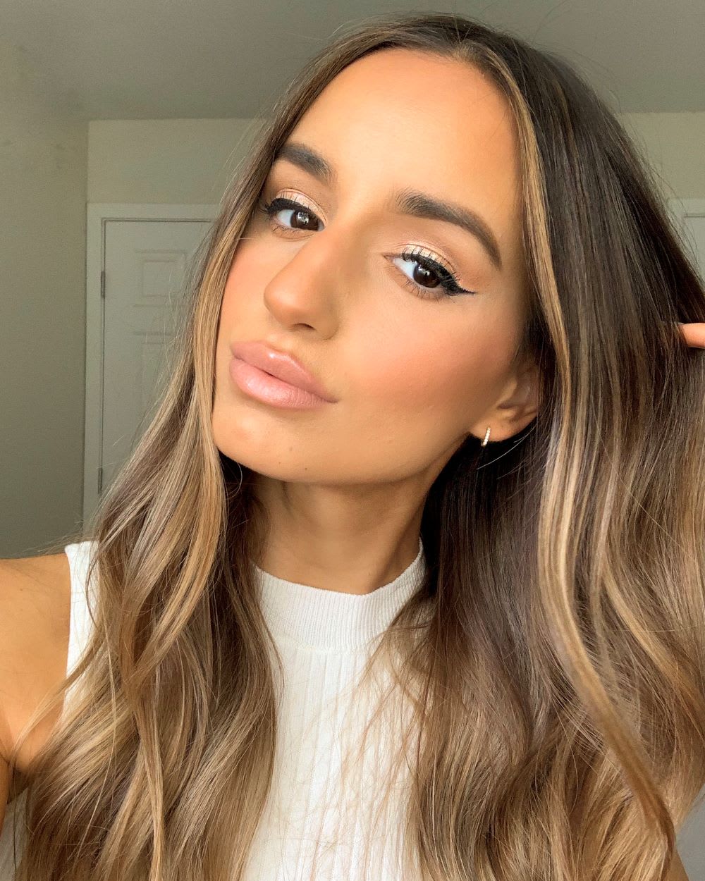Get Instantly Spring 2019 Ready With This Easy Shimmery Eye Makeup