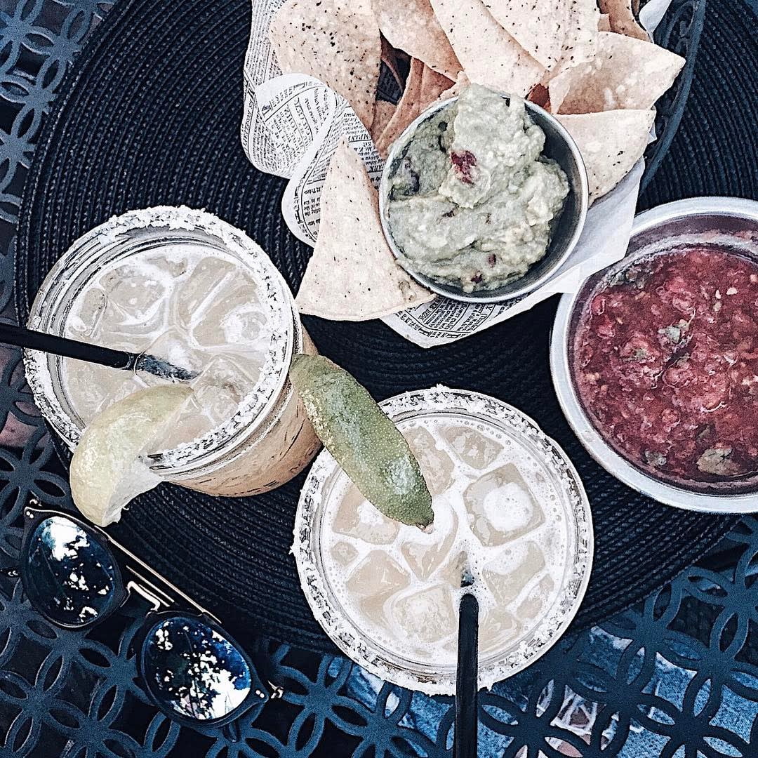 guacamole and chips