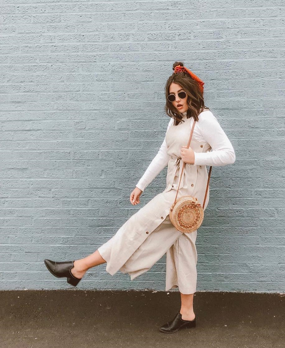 spring outfit ideas - linen jumpsuit + slides