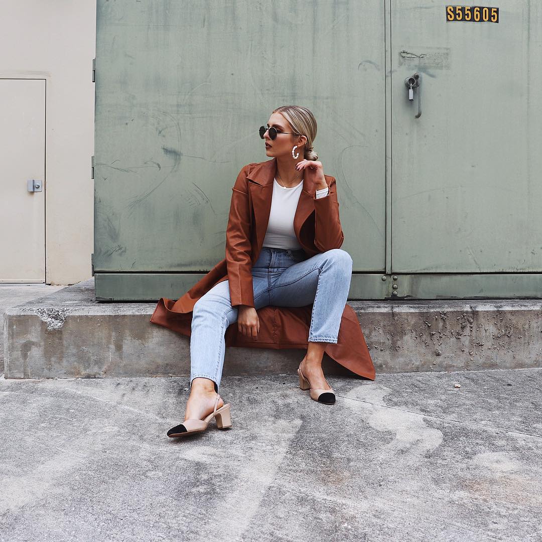 spring outfit ideas - trench + jeans + pumps