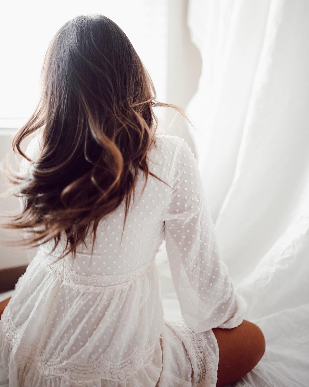 best morning routine-woman in bed
