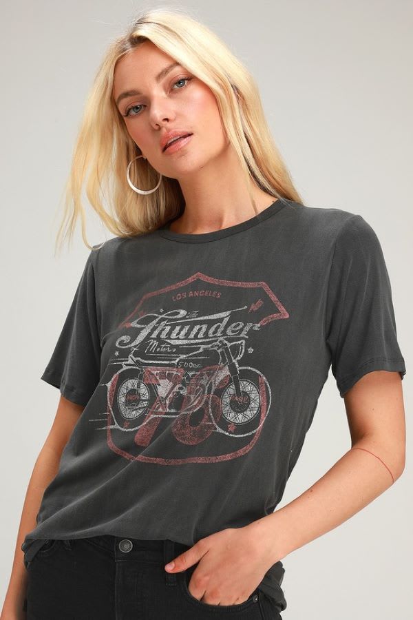black graphic tee -list of summer essentials - wardrobe essentials - wardrobe checklist- summer capsule wardrobe - closet essentials