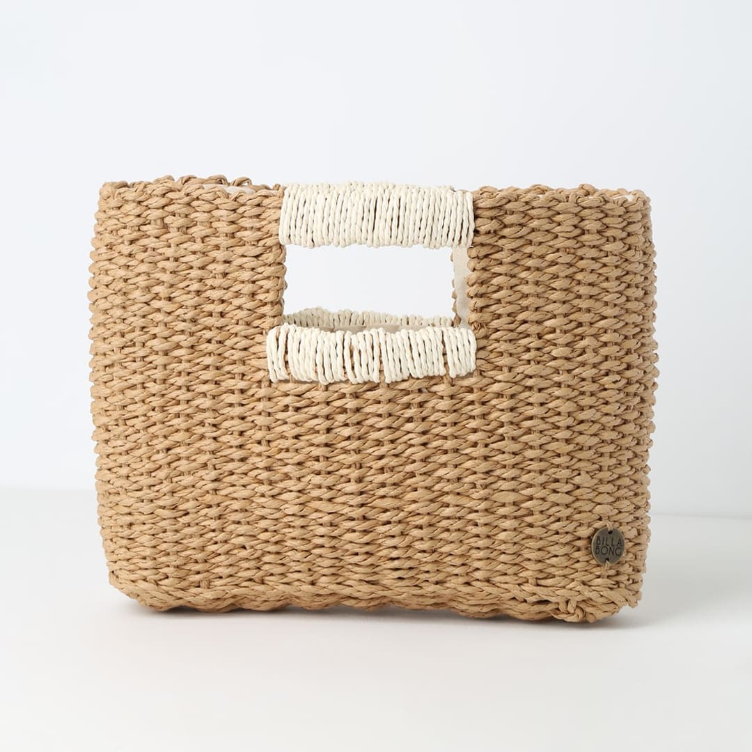 beige woven purse for beach style fashion