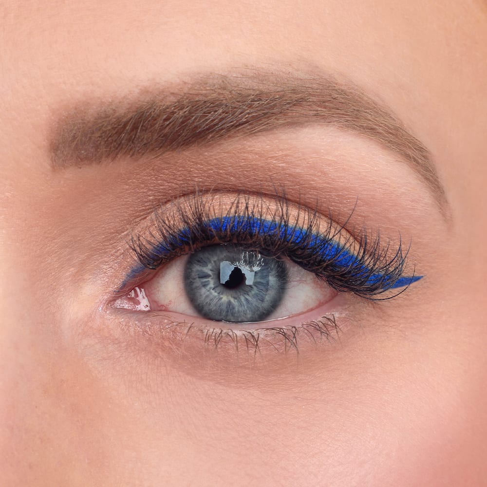 blue eyeliner cateye finished