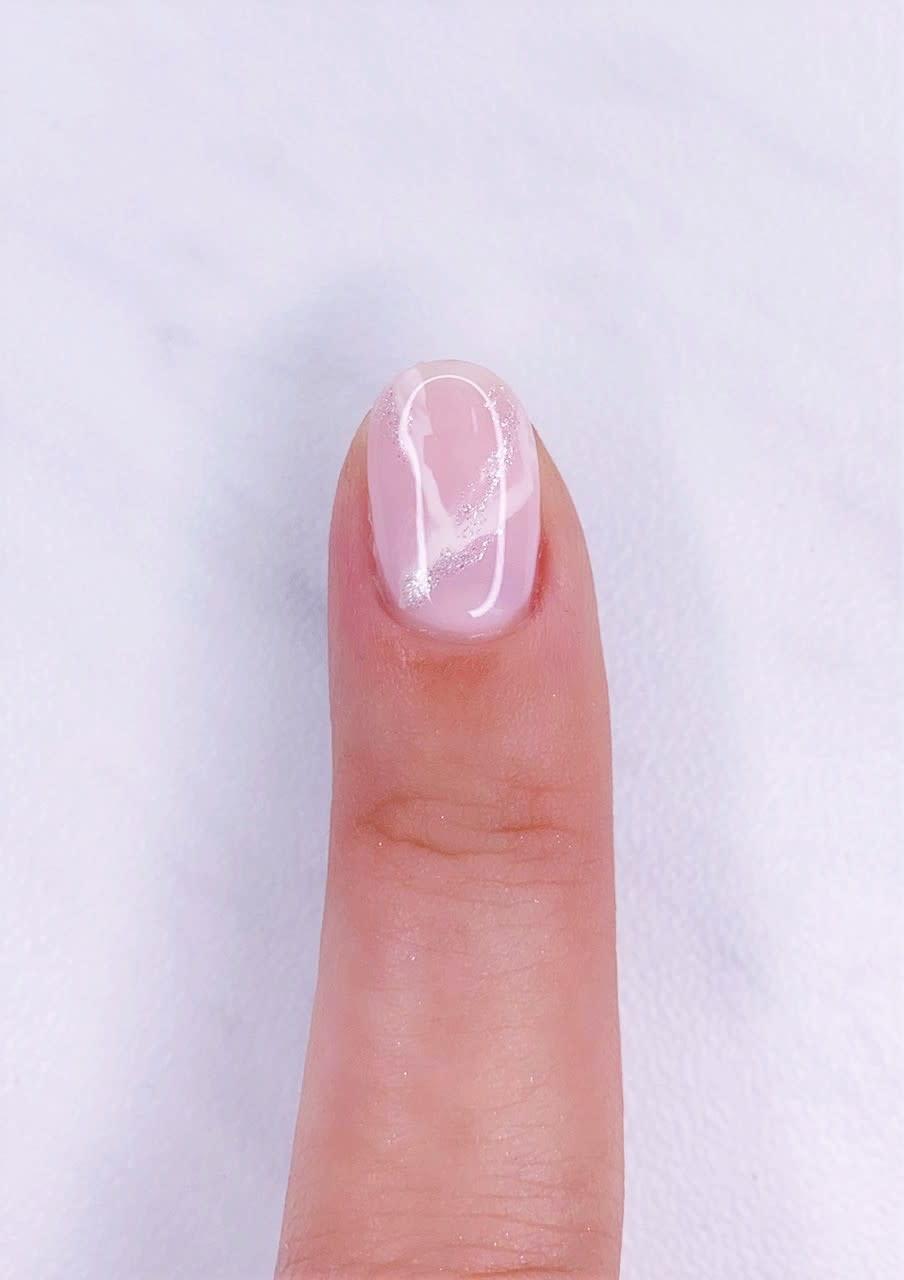 Rose Quartz Nails: Get Good Vibes from a Pretty Pink Marble Mani - Fashion Blog Rose Quartz Nails: Get Good Vibes from a Pretty Pink Marble Mani - Fashion Blog
