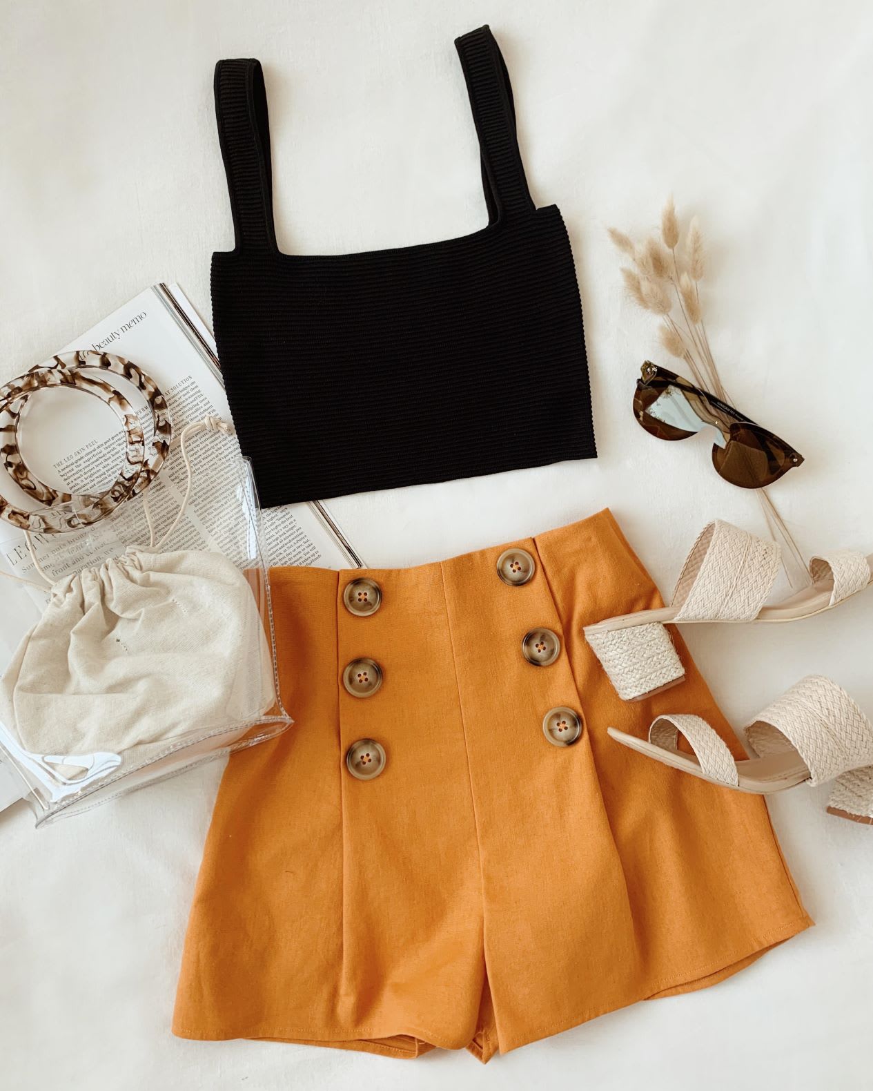 Arriba 62+ imagen orange shorts outfit Abzlocal.mx