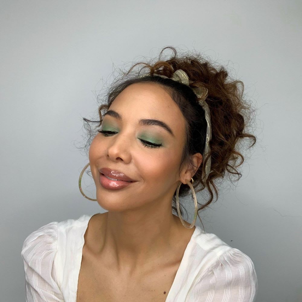 green eyeshadow