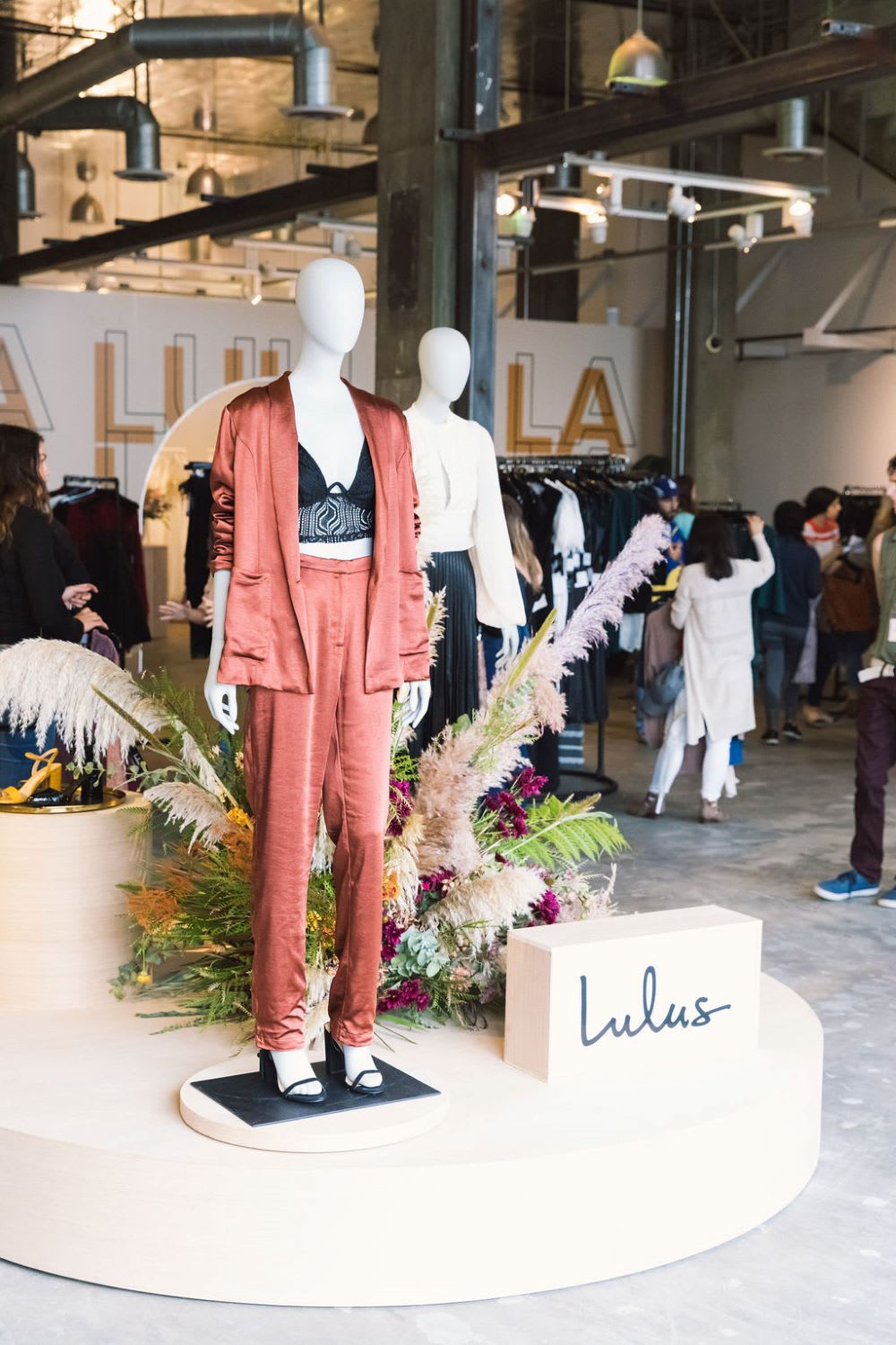Bliv oppe Tick Ubetydelig Go Behind-the-Scenes at the Lulus Pop Up Shop in L.A.! - Lulus.com Fashion  Blog