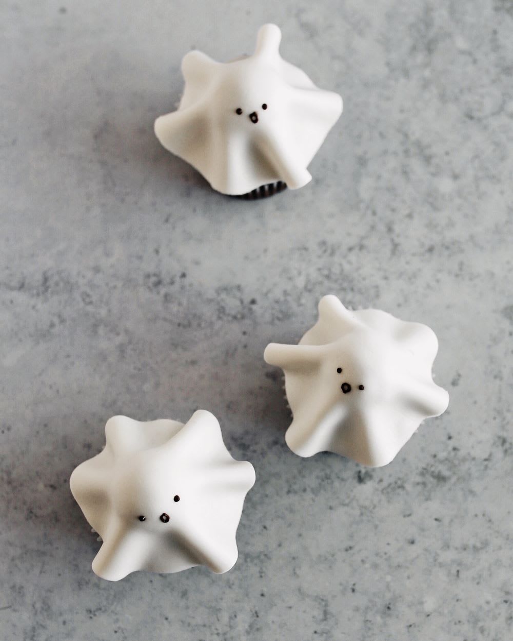 floating ghost cupcakes 