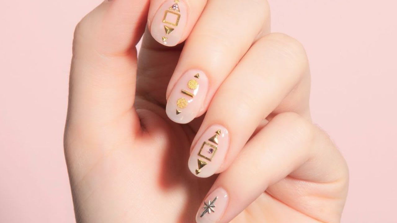 Holiday Nails: Get Party-Ready with Nail Charms 