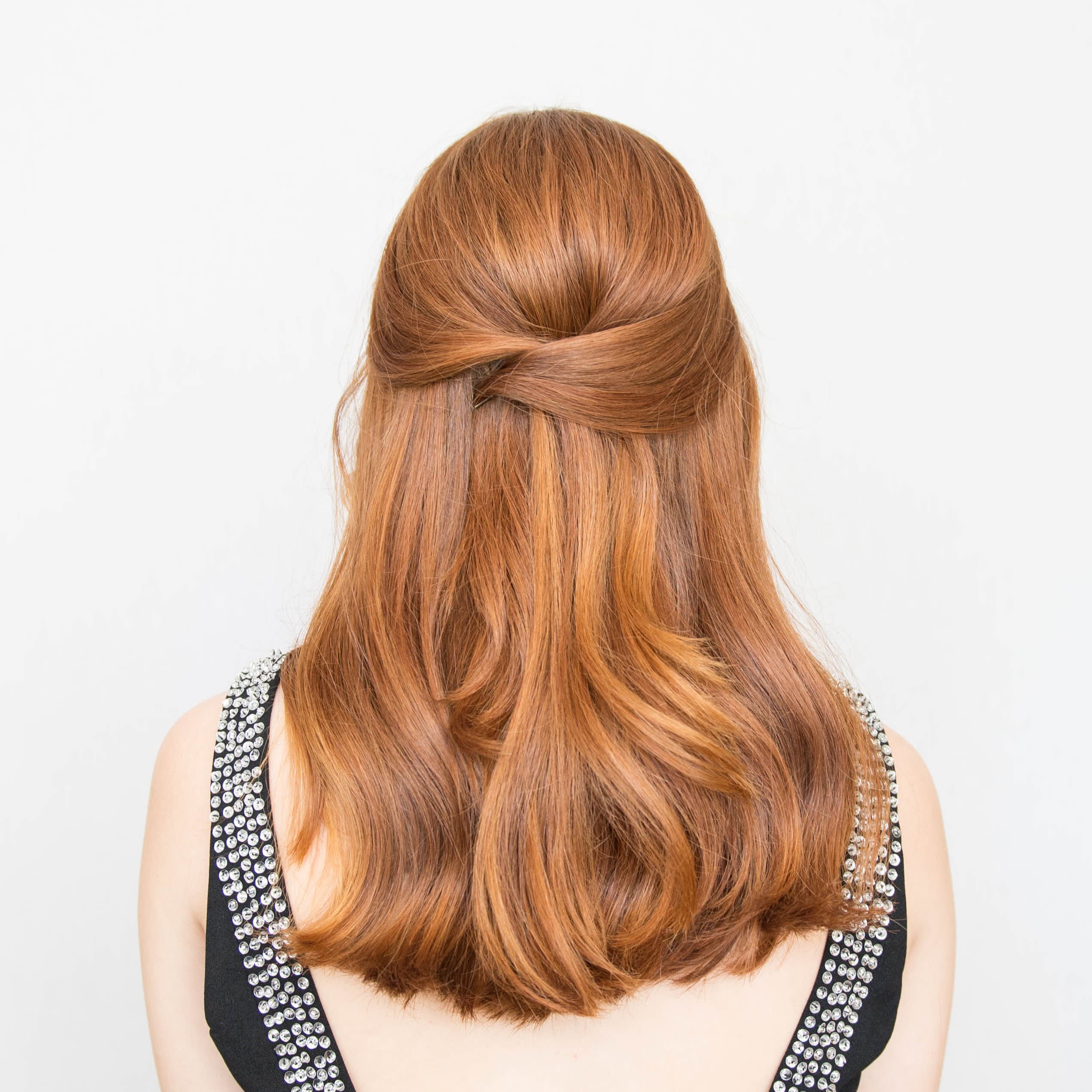 Lulus How-To: Criss-Cross Half-Up Hair Tutorial | Lulus Blog