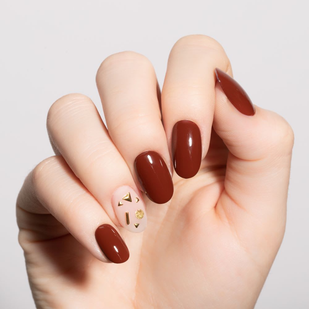 Get Chic Thanksgiving Nail Art With Rust Brown Polish & Gold Charms -   Blog