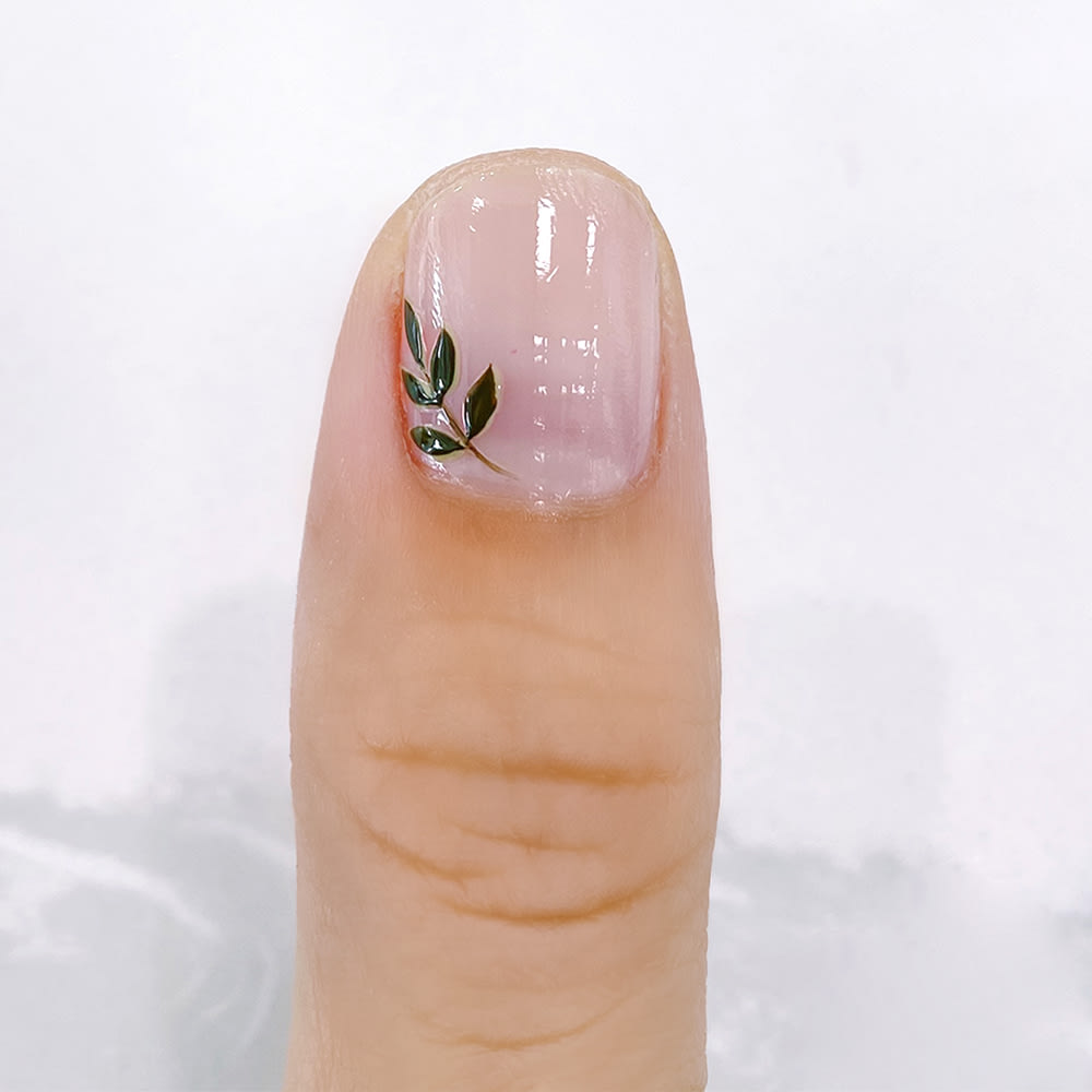 leaf design step 1 of flower nail art