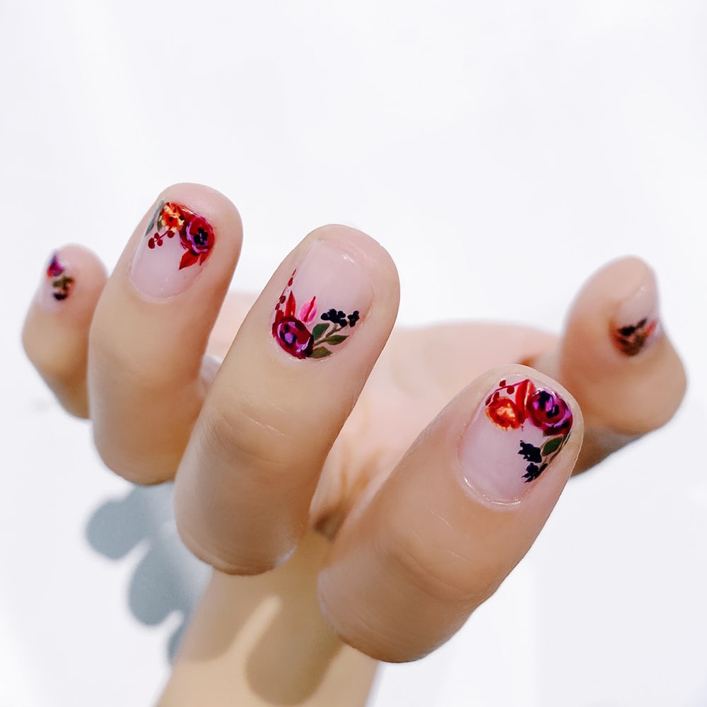 red flower nail designs