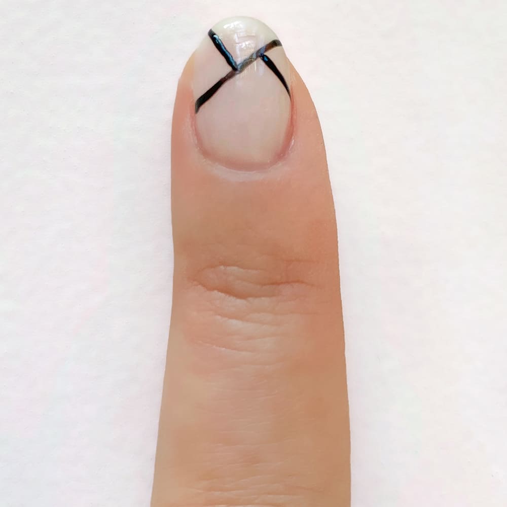 Glitter Nail Art: Neutral Nails With Gold Deco Lines Fashion Blog Glitter Nail Art: Neutral Nails With Gold Deco Lines Fashion Blog