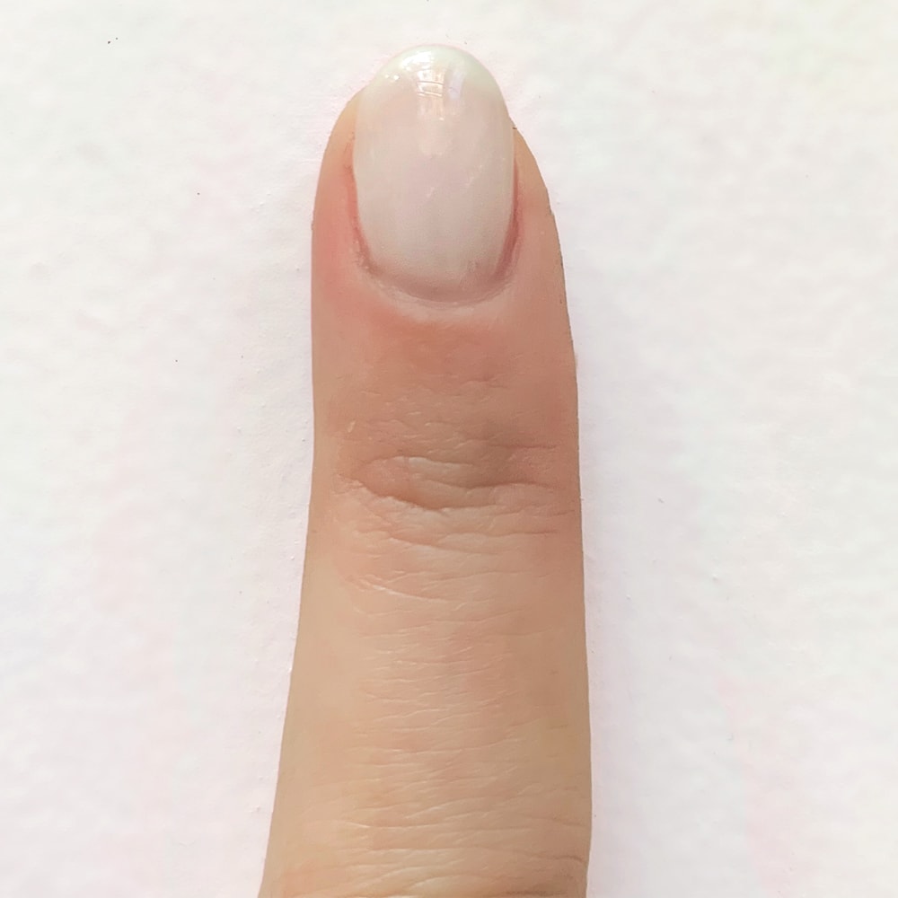 Glitter Nail Art: Neutral Nails With Gold Deco Lines - Lulus.com Fashion  Blog
