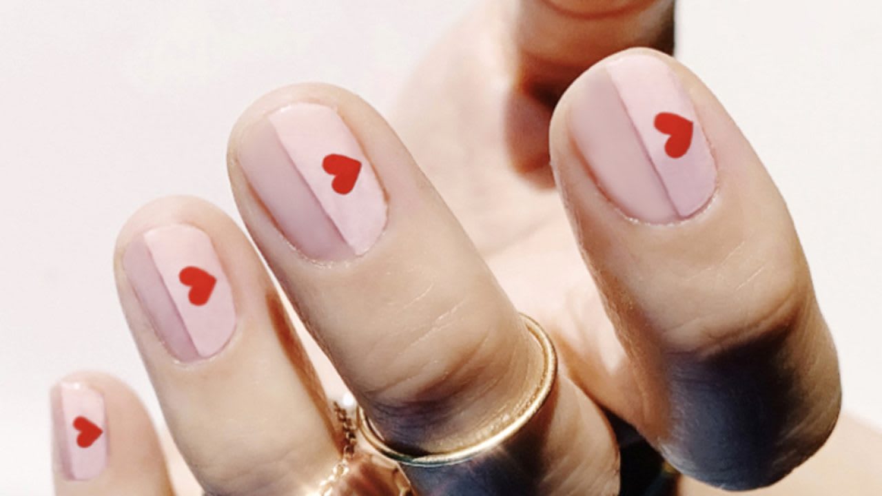 Chic Valentine's Heart Pattern Nails