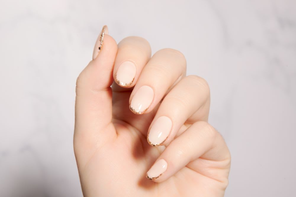 Details 145+ clear nails with color outline ceg.edu.vn
