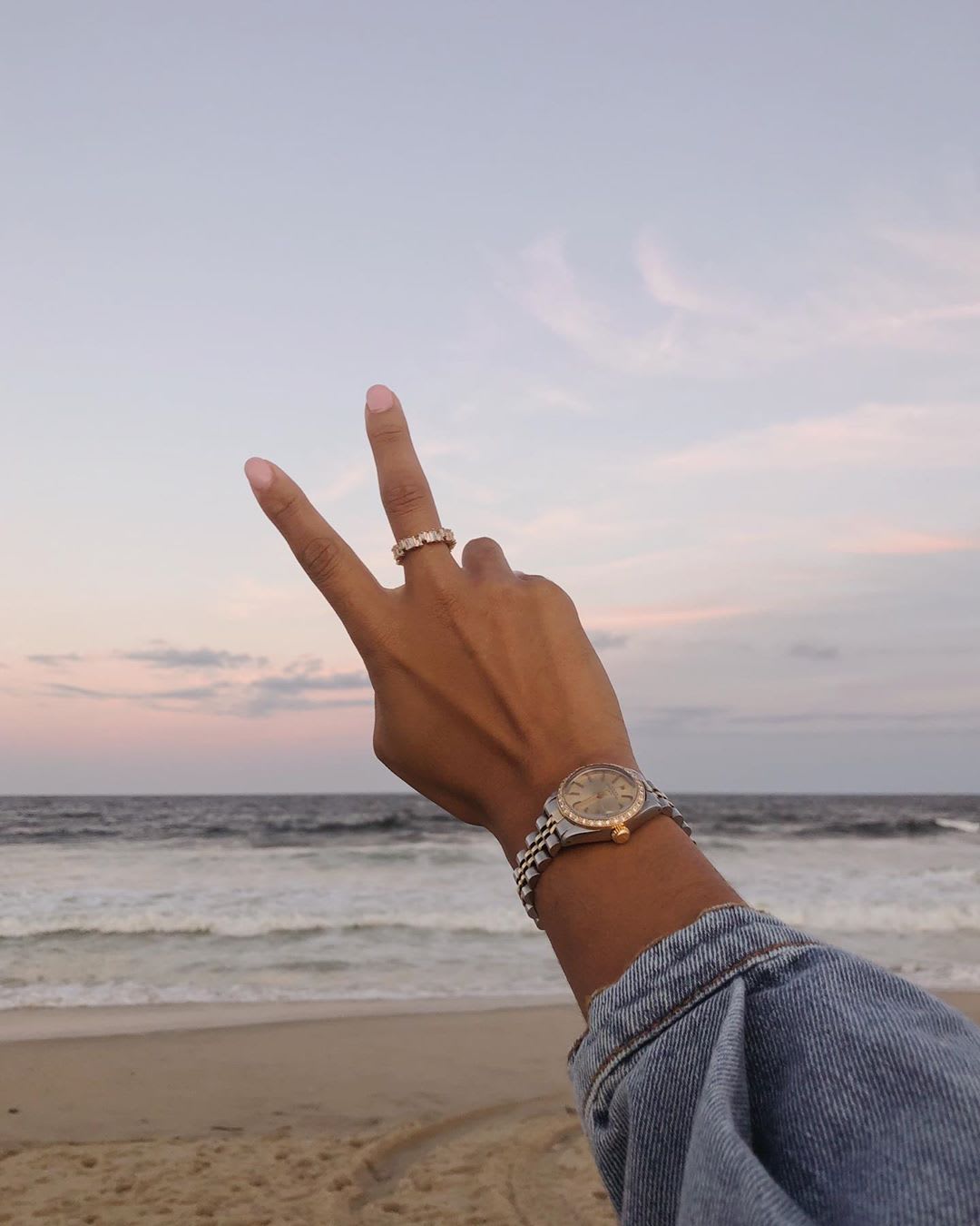 peace sign on the beach: anti-resolutions