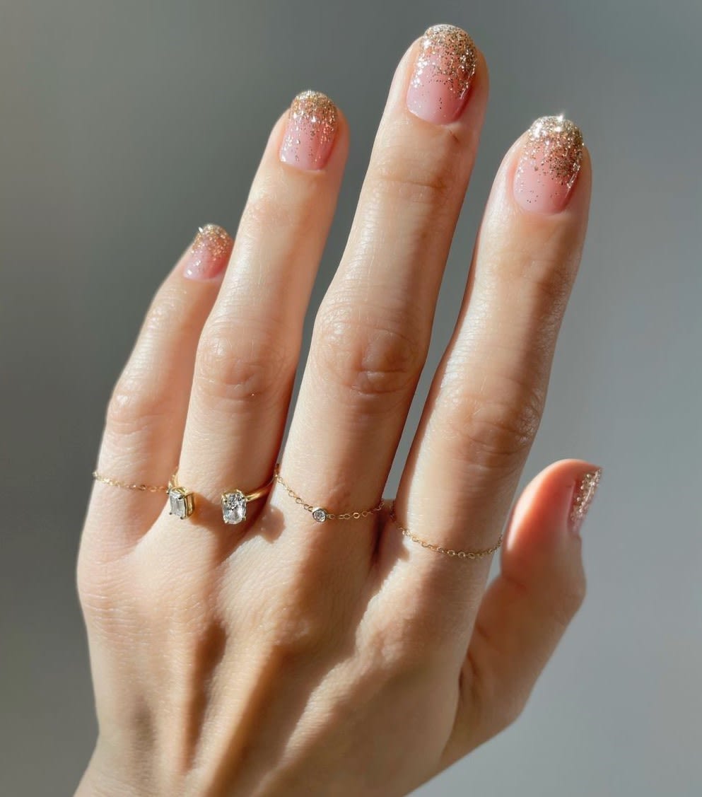 Gold Glitter Nails: Get a Party-Worthy Mani - Lulus.com Fashion Blog