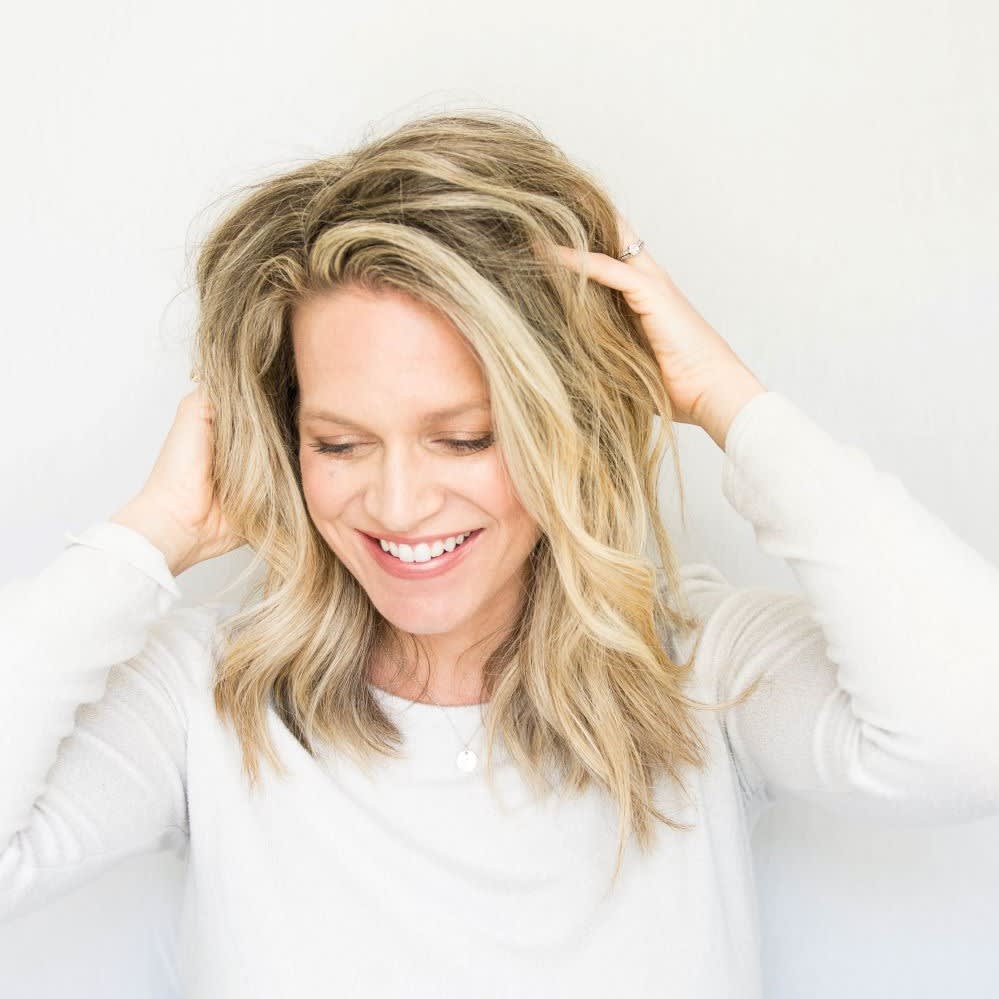 How To Refresh Wavy Hair Second Day Tutorial Lulus Fashion Blog