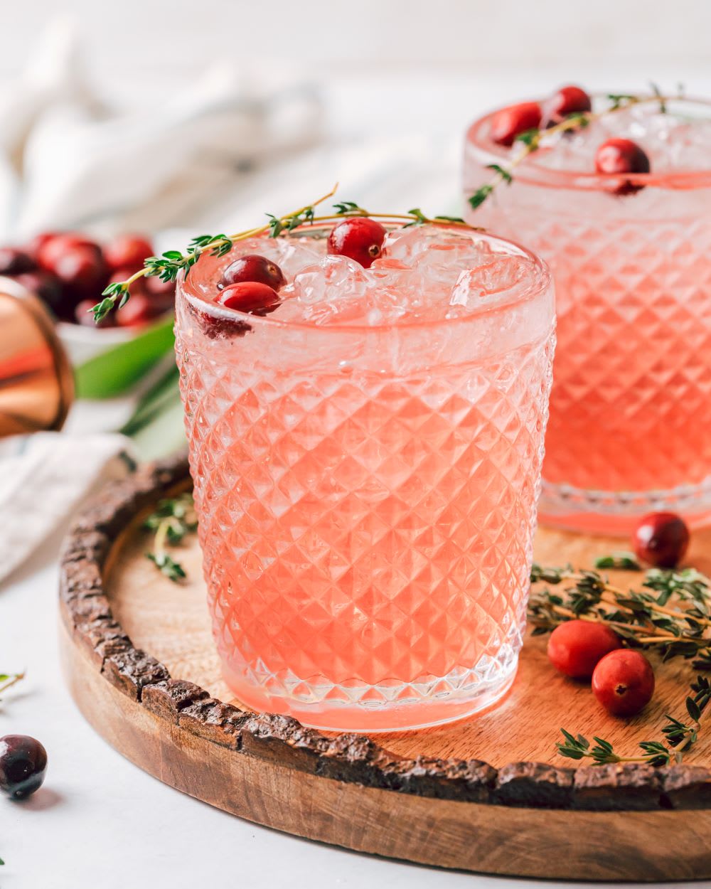 festive cocktail with cranberry and gin for holidays
