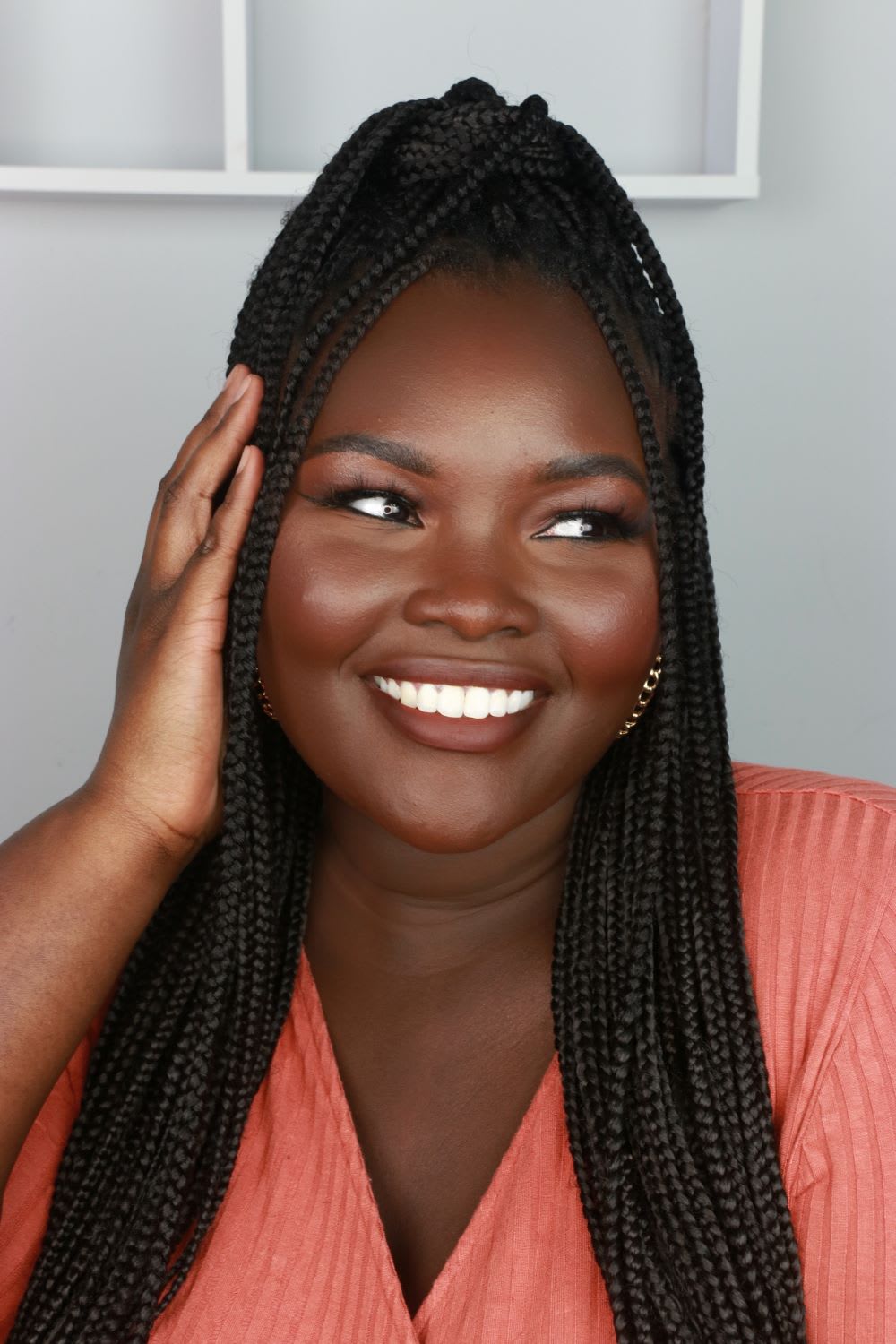 winged eyeliner tutorial with transfer-proof foundation and base