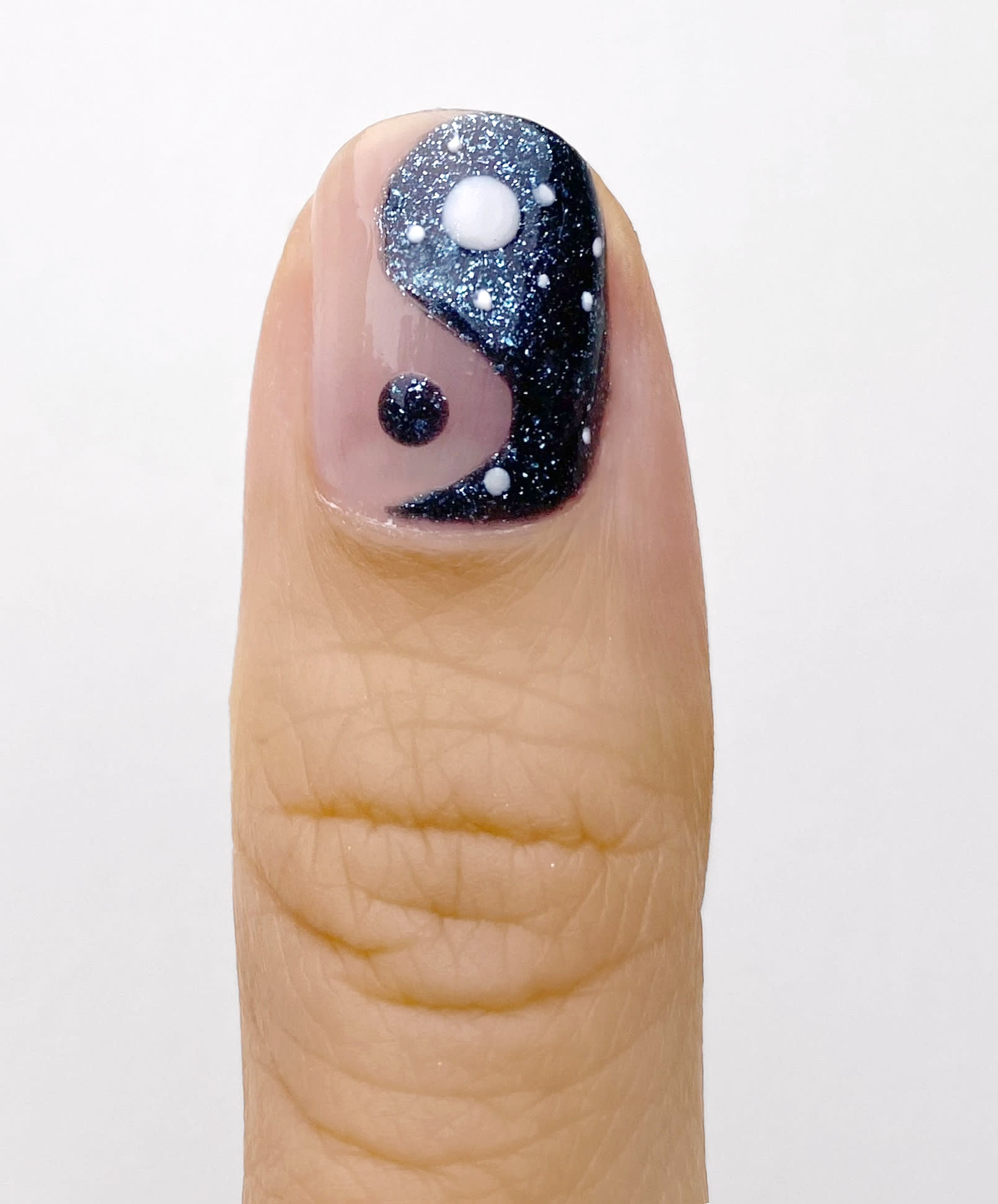 Glittery Dark Blue Nails For Winter - Lulus.com Fashion Blog