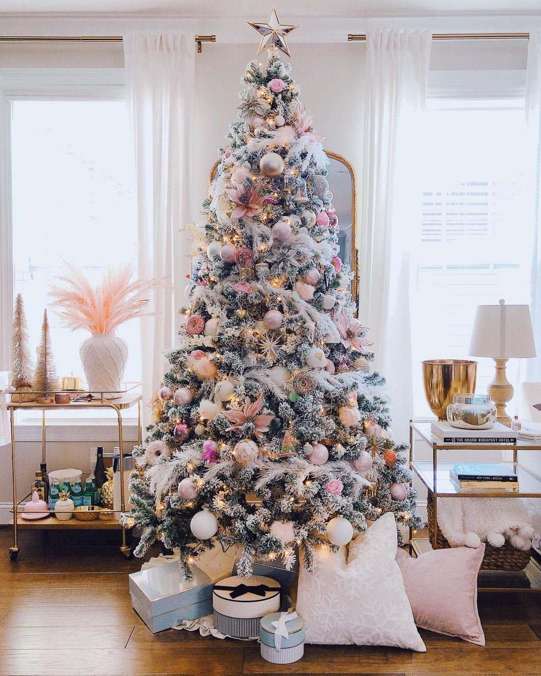an example of pink christmas tree ideas