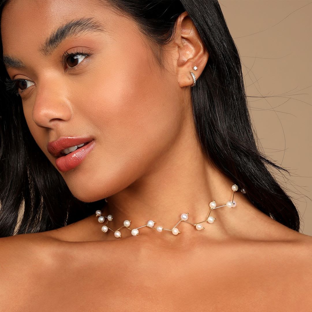 gold and white pearl choker necklace