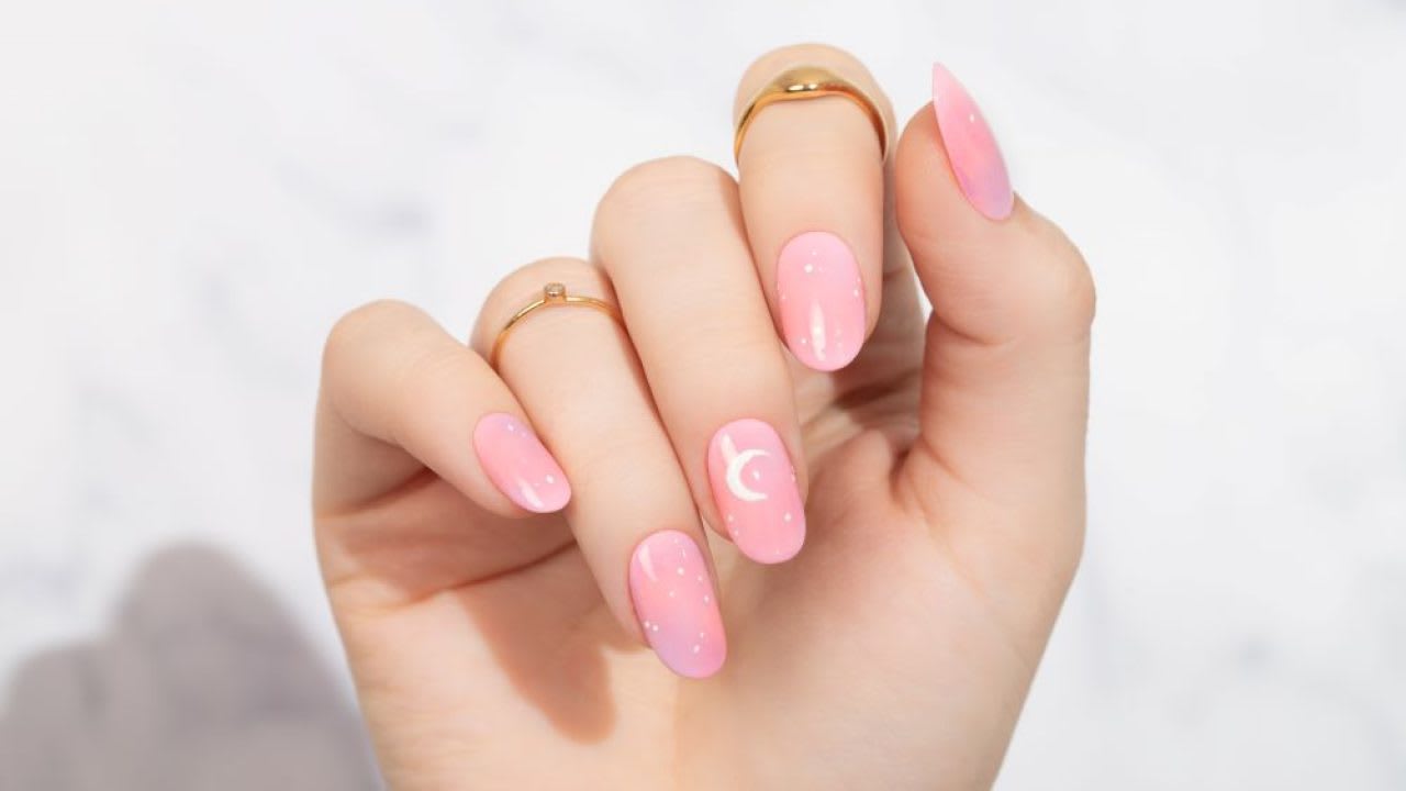 pink nails aesthetic