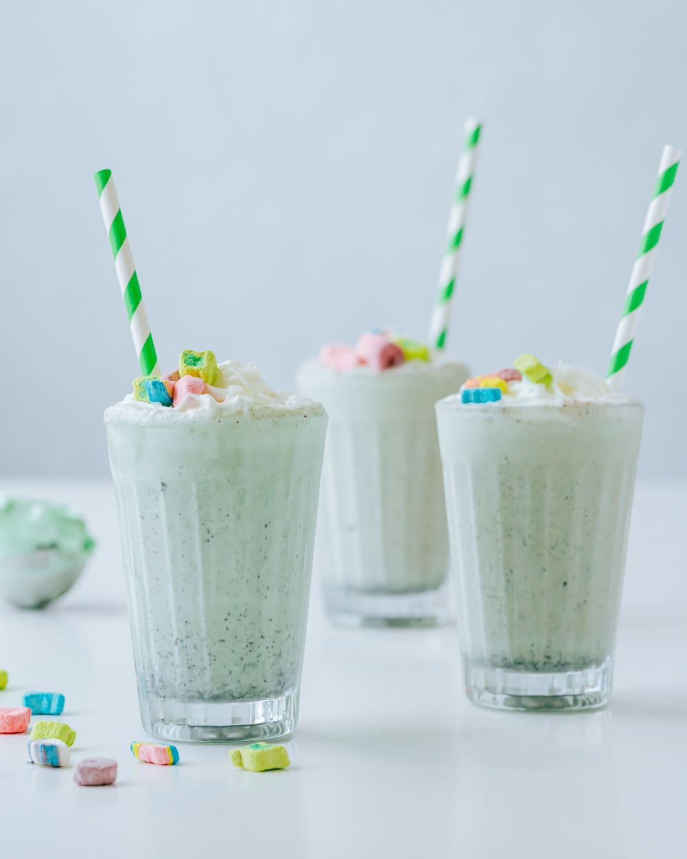 boozy milkshakes with mint ice cream and lucky charms cereal for st patricks day