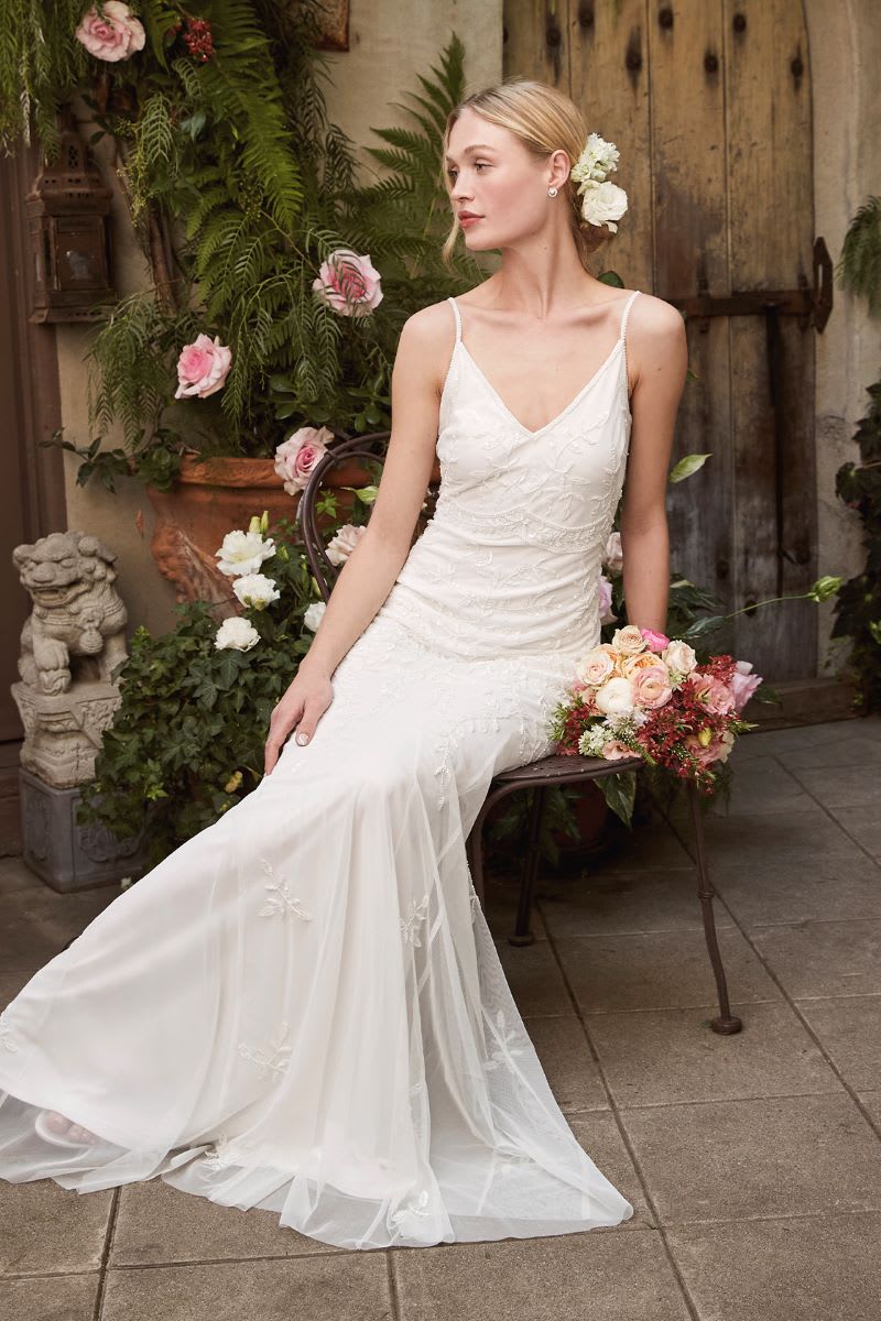 8 Best Lulus Plus-Size Dresses For Weddings 2021