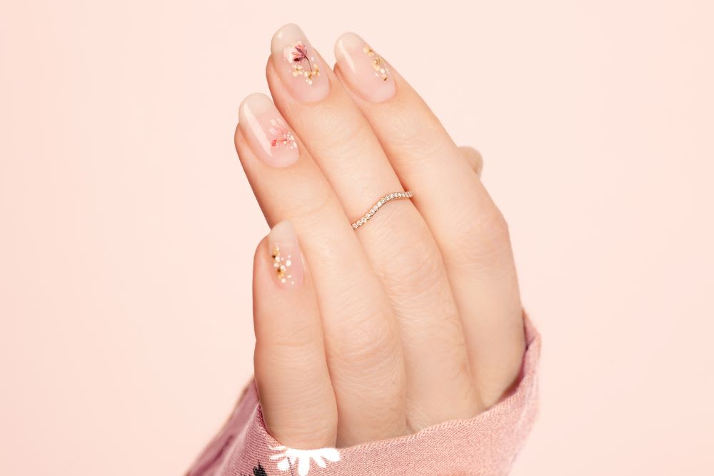 12 Lovely Dry Flower Nail Designs - The Glossychic