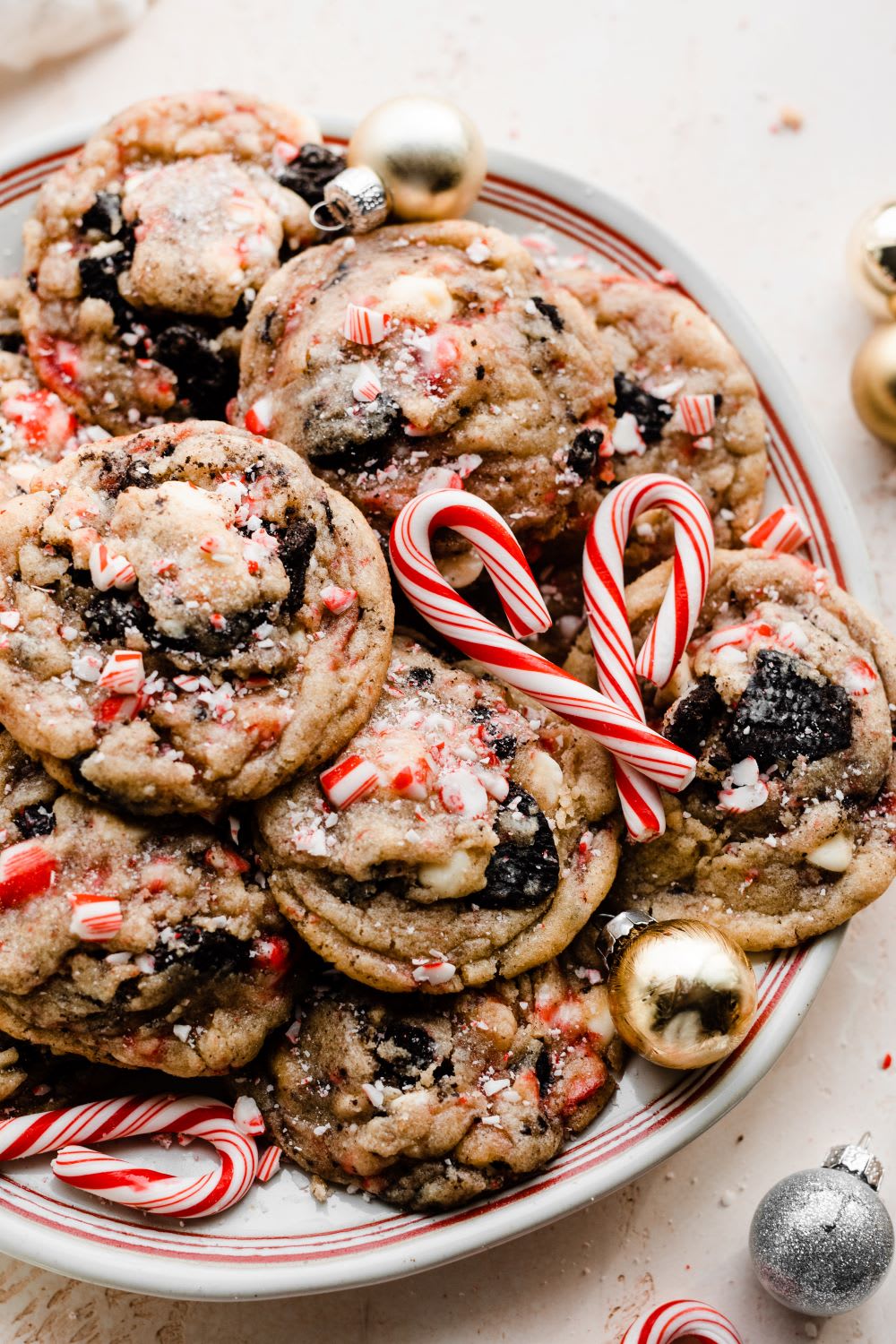 sugar cookies with peppermint and oreos