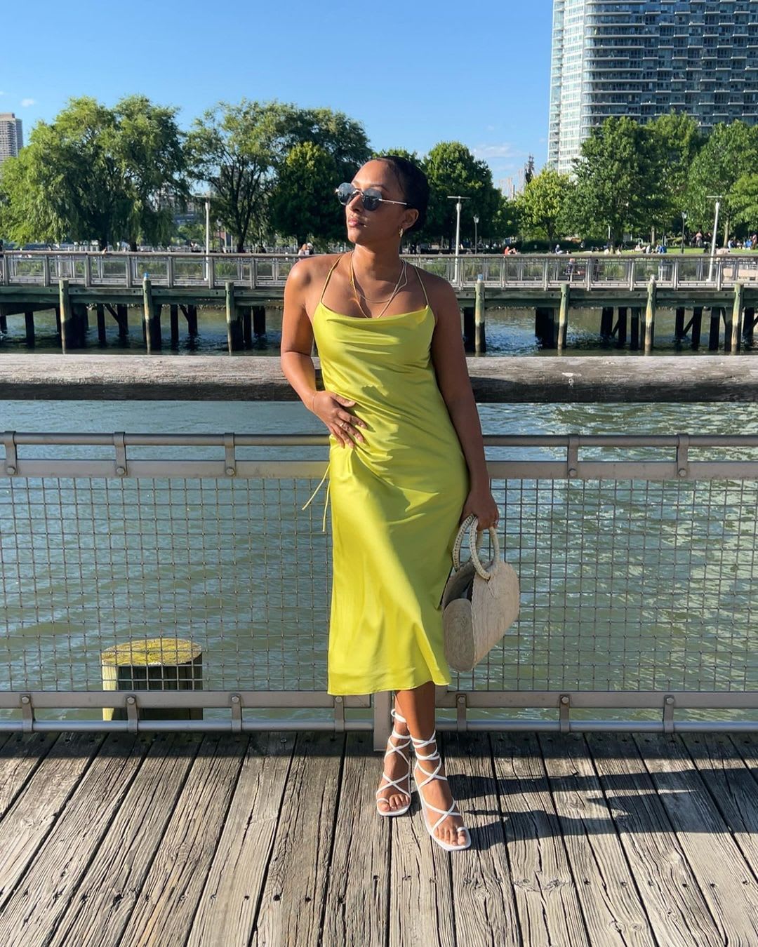 7 Inspirasi Dress Liburan Ke Pantai yang Fashionable
