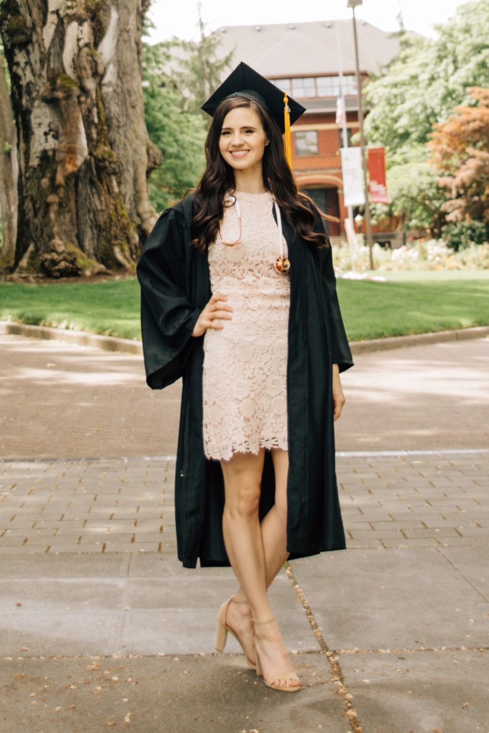 10 Nice Graduation Outfits for Ladies to Ensure You Look Stunning on ...