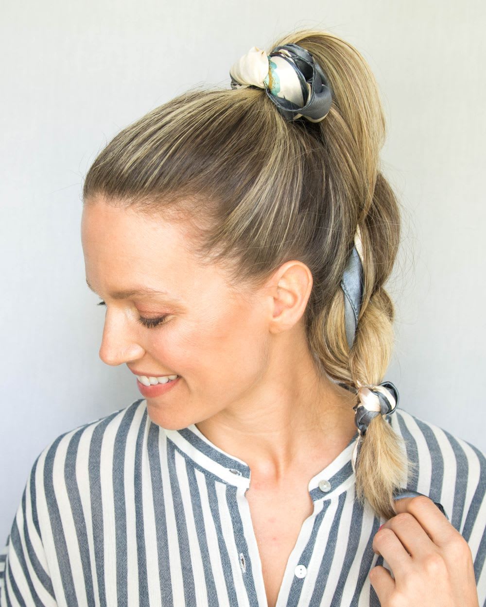 Easy twisted ponytail hairstyle tutorial – no hair ties needed! - Hair  Romance