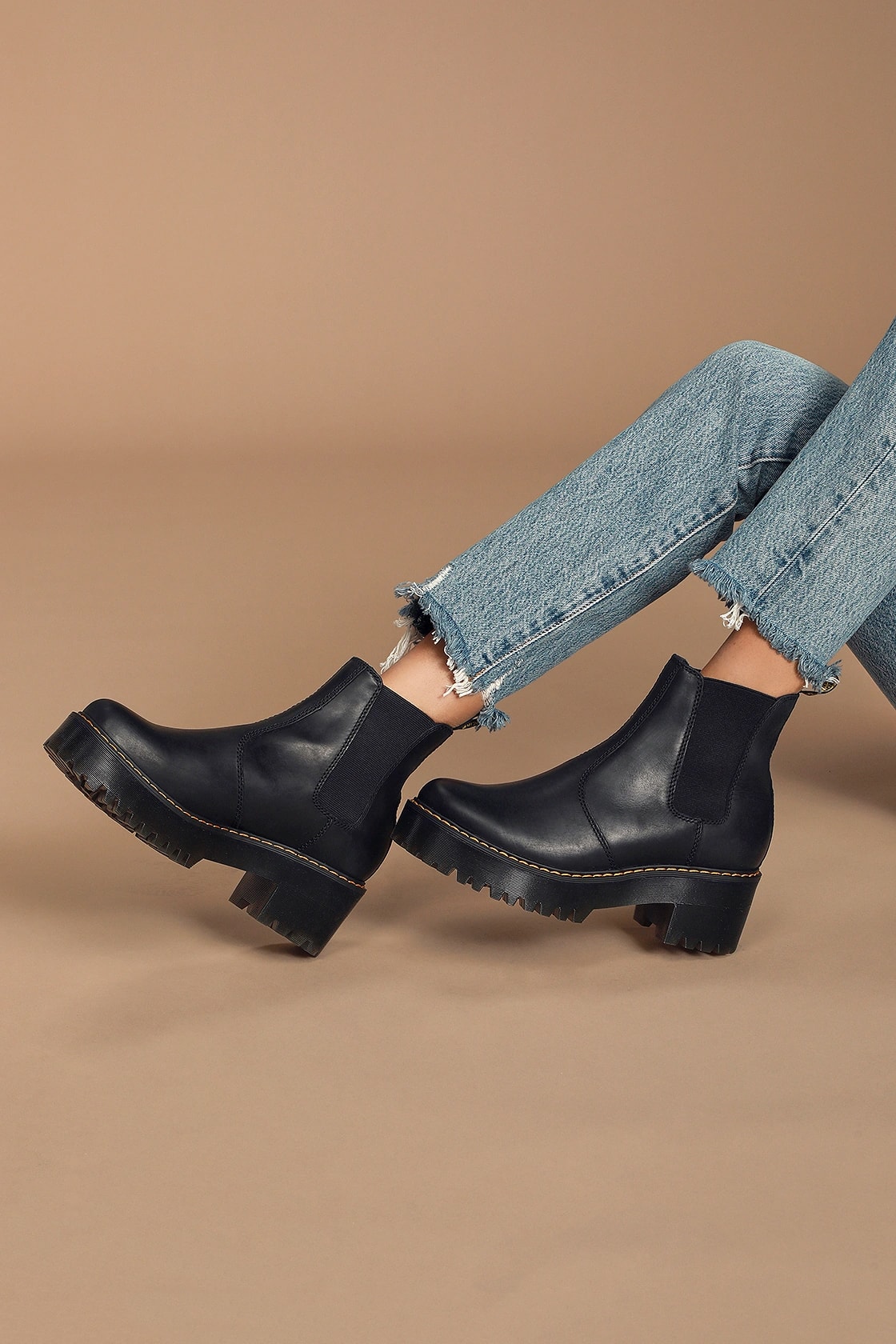 black doc martens chelsea boots