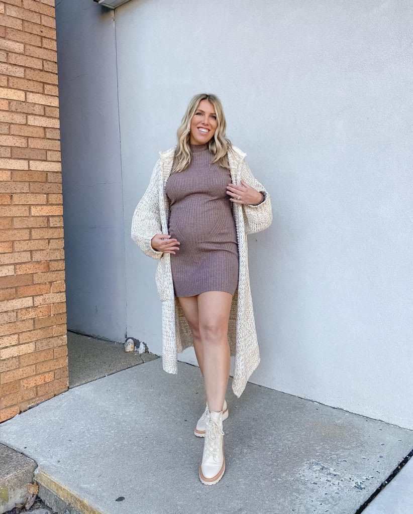 Maternity Holiday Dresses 16 Pregnancy Christmas Outfits