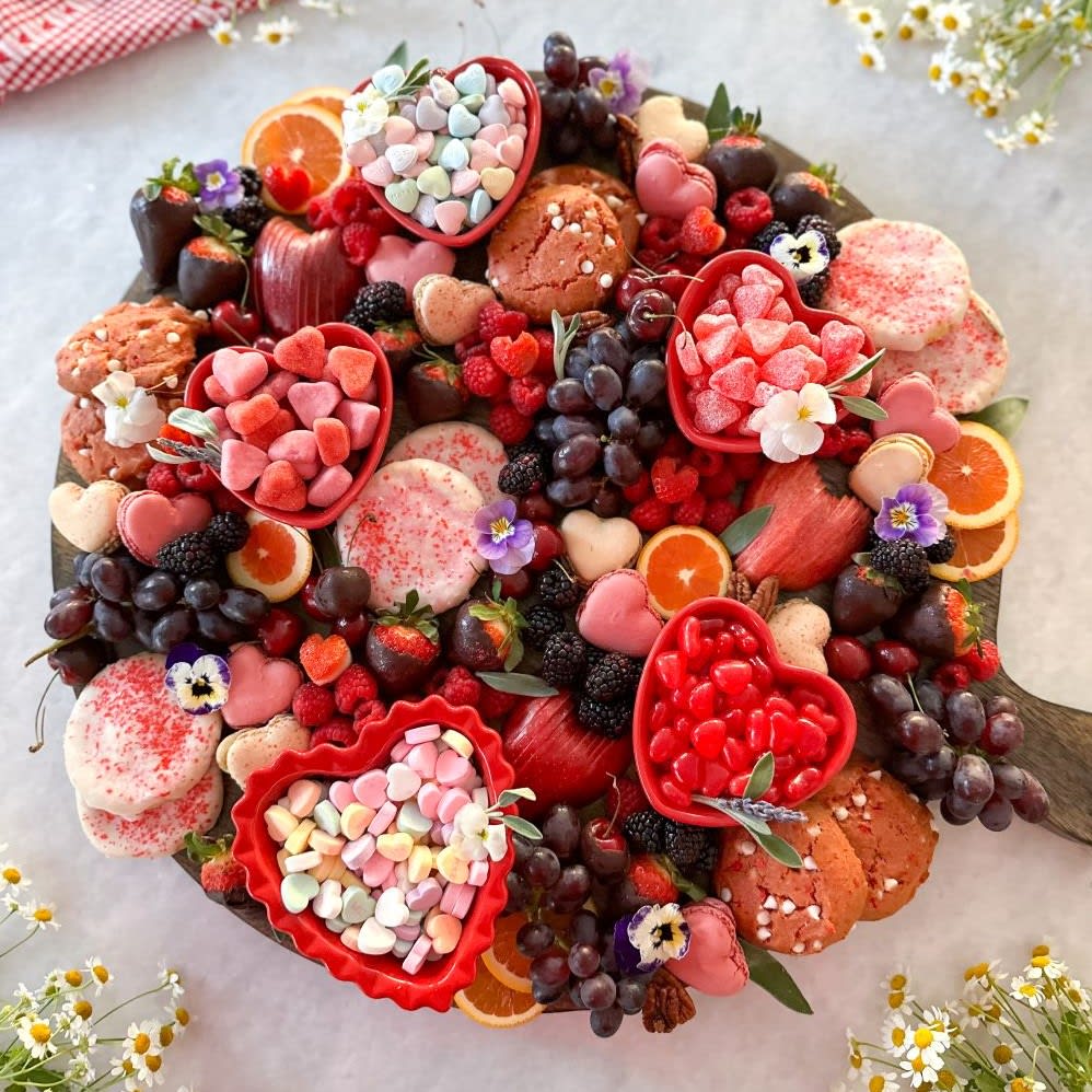 How to make a dessert board for valentine s day 2025 lulus