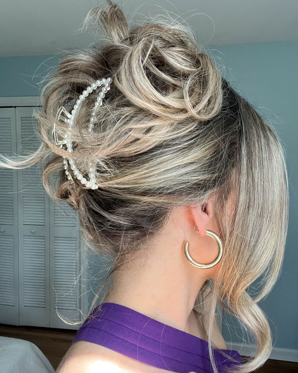  How To Create A Pam Anderson-Inspired 90s Updo - Lulus.com Fashion Blog