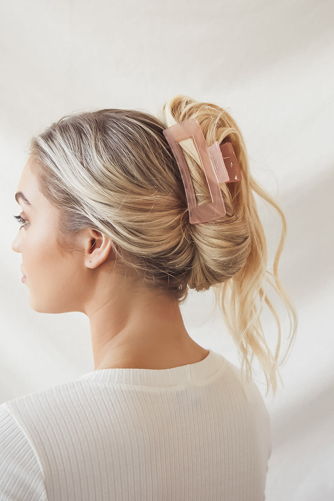 pink oversized hair clip