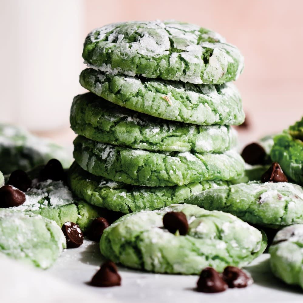 How to Make the Easiest Mint Chocolate Chip Cake Mix Cookies for St